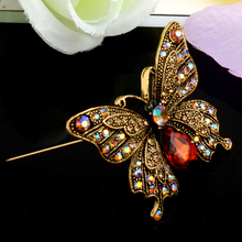 Charm Red Crystal Butterfly Brooch Rhinestone Brooch Pins Antique Copper Plated Alloy Breastpin Fashion Jewelry Christmas
