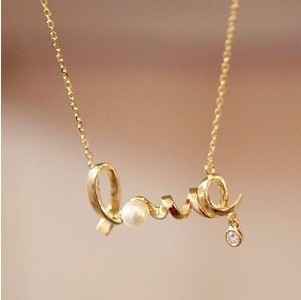 XS005 Wholesales Fashion New 2014 Christmas Gift Gently Around A Heart Of Love Chic LOVE Necklace