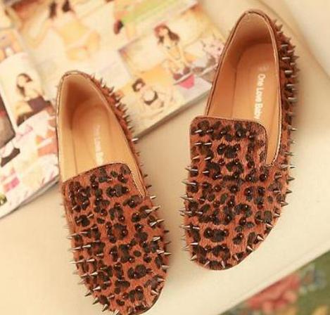 Spring new European and American punk style rivet shoes hedgehog anti wolf stepped on shoes leopard