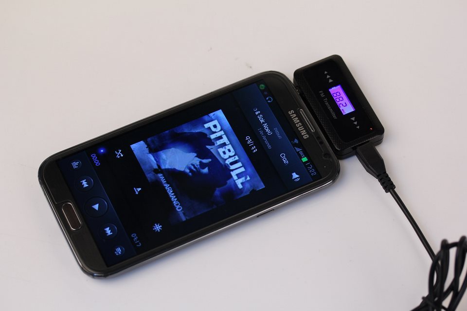 2014 New 3.5mm Stereo Radio Car FM Transmitter For Samsung Galaxy S2 S3