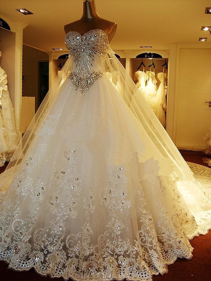 Deep v neck lace wedding dress that wipe a bosom Floor Length