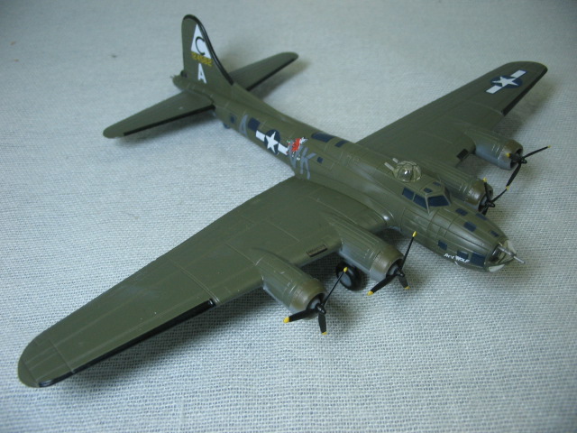 144 amer 1/144 boeing b17 b-17f flying fortress heavy bomber