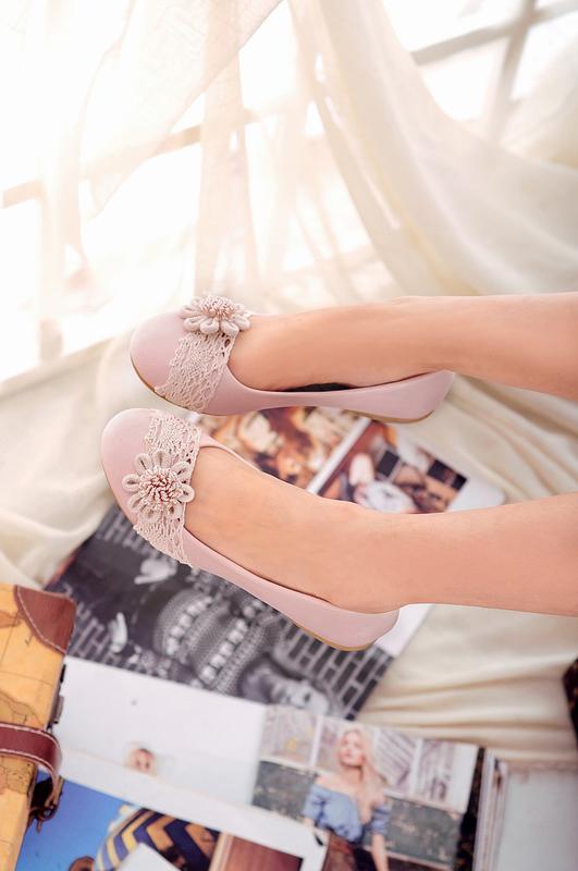 2013 autumn and winter new arrival female shoes sweet comfortable flat shoes low top lace flower