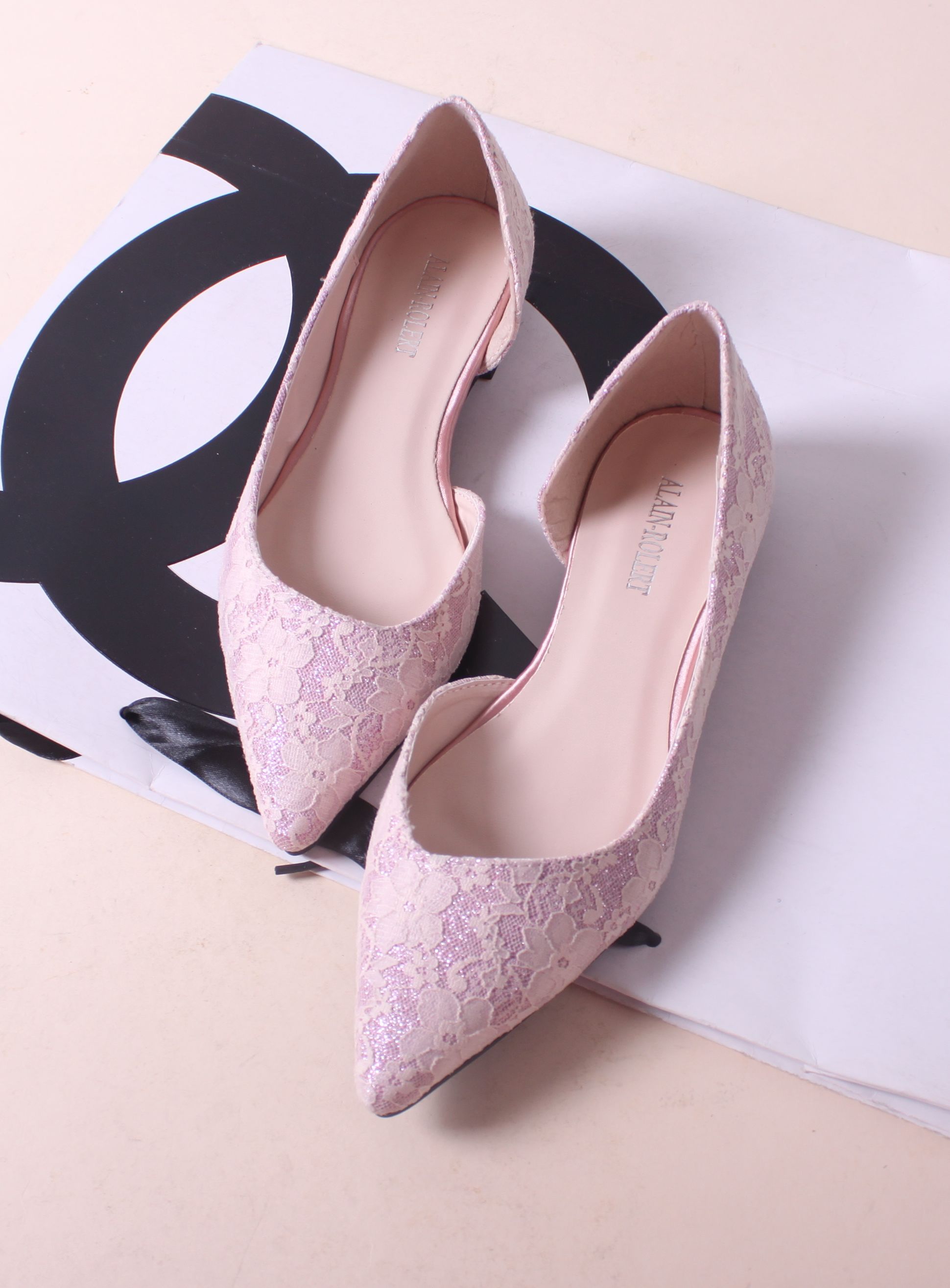 Pointed toe vintage v lace flower flat bottom shoes spring and autumn shoes
