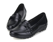 Spring and Autumn models elderly mother flat shoes leather shoes shoes large size shoes