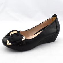 Spring fashion women s shoes genuine leather shoes flat cowhide work shoes mother large size 