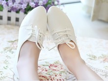 Women s casual sneakers2014 new white black pointed lace waterproof breathable pu flat shoes to help
