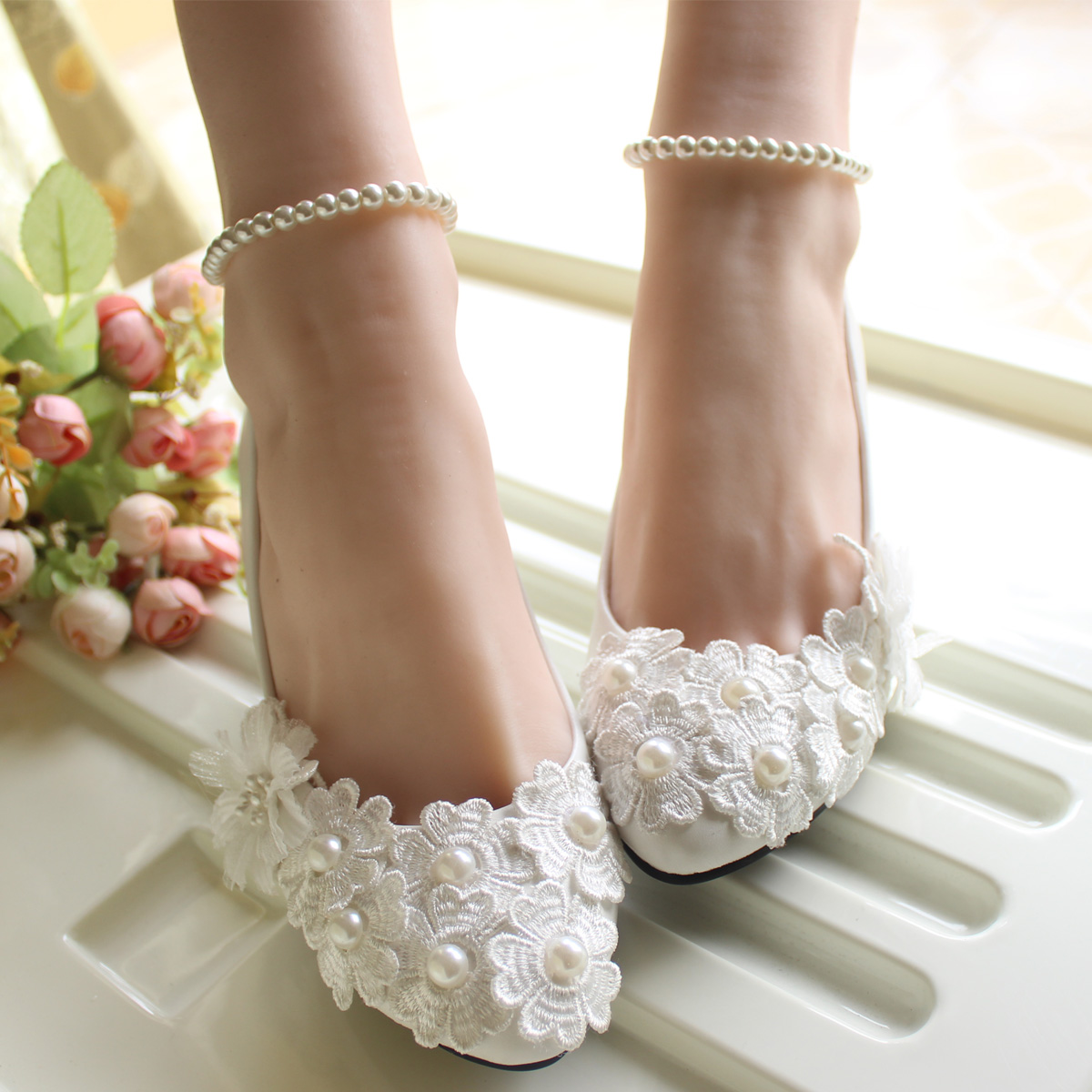 Fashion belt white wedding shoes lace flower pearl bridal shoes bridesmaid shoes low heeled shoes 5cm