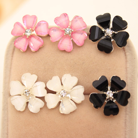 Beautiful Clover Flower Crystal Stud Earrings for Women Jewelry White Stud Earrings Diameter 1 5 cm