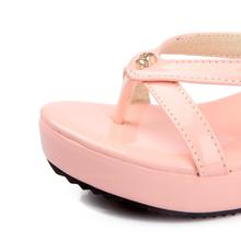 SIMPOK Size4 12 Summer Women Med Heel Flip Flops Casual Solid Color Wedges Patent Leather Pink
