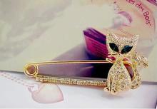 Free shipping Nice Fashion Jewelry Gold Plated Exquisite Animal Brooch Green Eye Crystal Cat Brooches