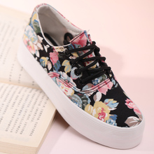 2014 New Spring Casual Women Flats Lovers Sport Shoes Flowers Lace Up Women Sneakers Canvas Shoes