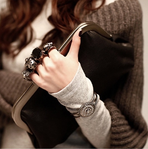 2014 new European and American women bag Korean version of the retro skull ring clutch bag