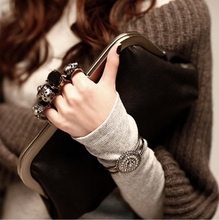 2014 new European and American women bag Korean version of the retro skull ring clutch bag
