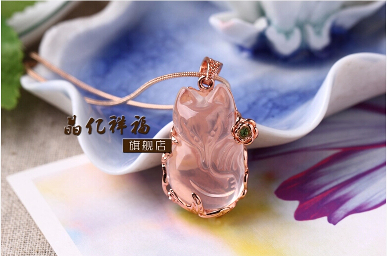 Natural powder crystal pendant with rose gold necklace small fox three popular marriage For the peach