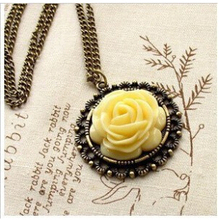 NK186 New Korea Hot Vintage Sweater Chain Necklaces Pendants Yellow Roses Palace Jewelry Wholesale