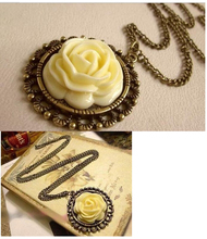 NK186 New Korea Hot Vintage Sweater Chain Necklaces Pendants Yellow Roses Palace Jewelry Wholesale