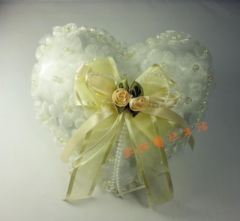 Wedding ring pillow size