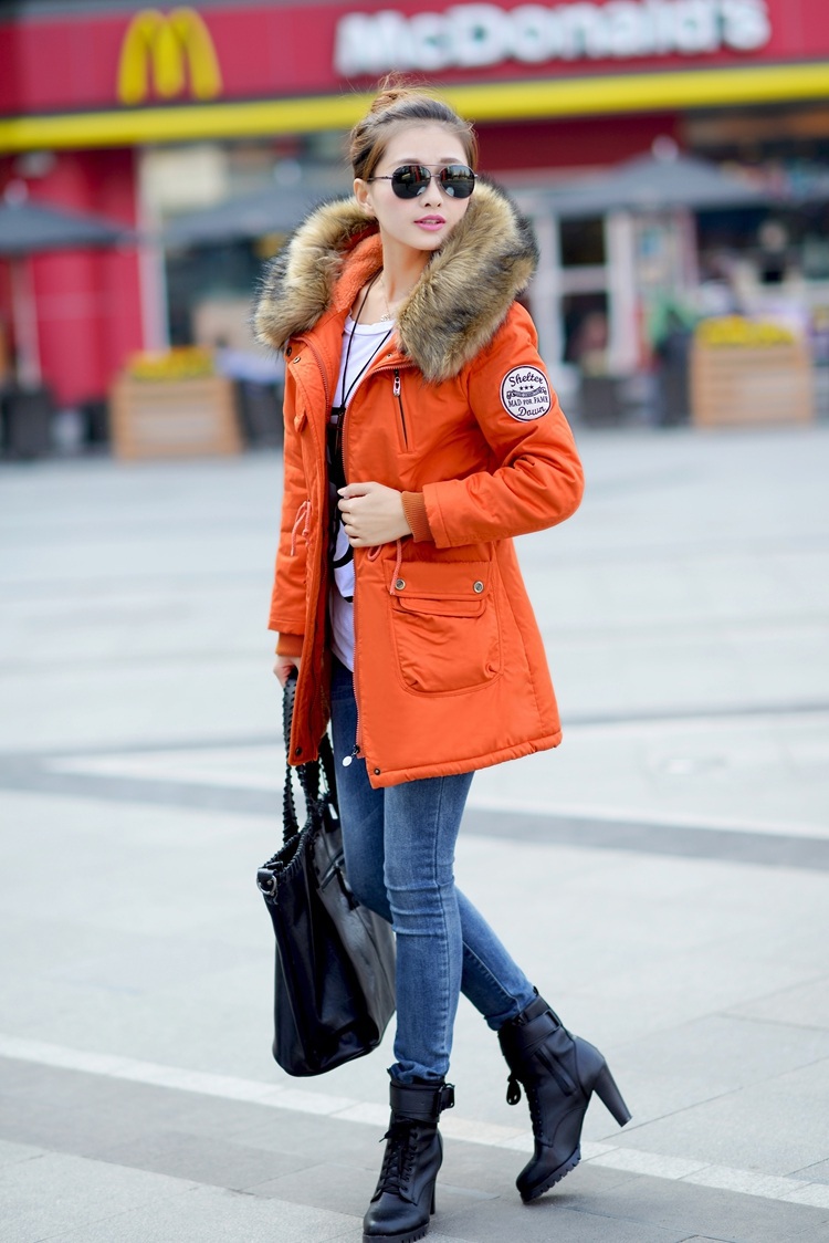 Оранжевая зимняя куртка женская