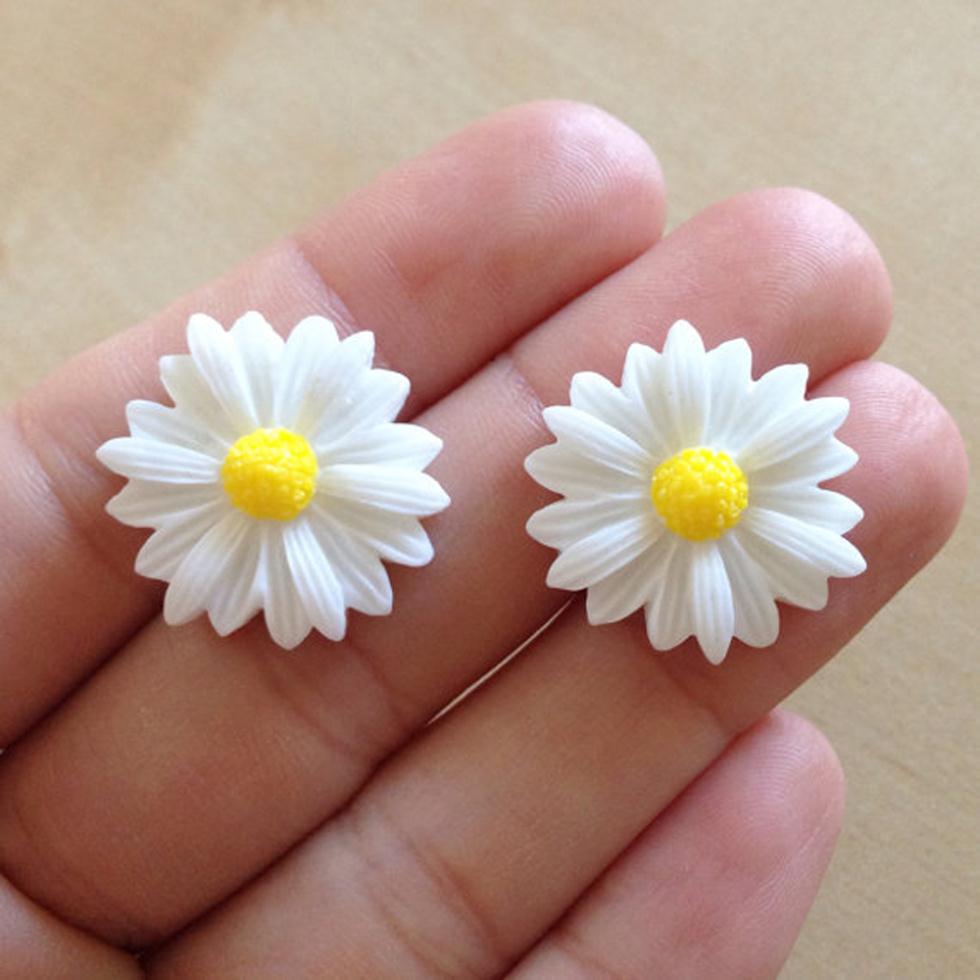 2015 Hot Cute Vintage Style Cute Small Daisy Flower Stud Earrings for Women New White
