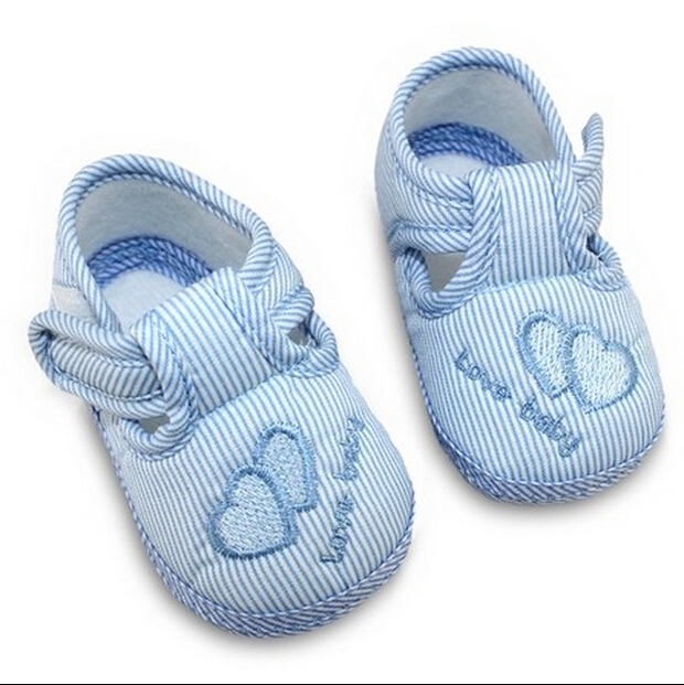 trottie Size 0 14Months NewBorn infant Soft Soles loverly pair Baby first walkers embroidered double heart