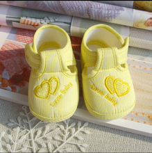 trottie Size 0 14Months NewBorn infant Soft Soles loverly pair Baby first walkers embroidered double heart