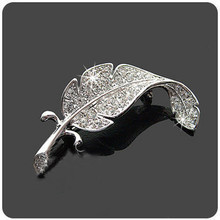 Wholsale Fashion Loved Clothes Sweater Accessories Simple Delicate Crystal Brooches Silver Colored Feather Shape Brooch pins