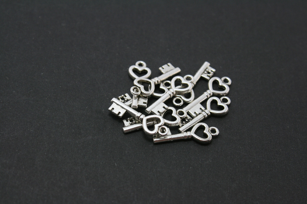 Hot sale 10Pcs lot Tibetan Silver Plated key Alloy Beads Charms Pendant Jewelry Findings AD 7190