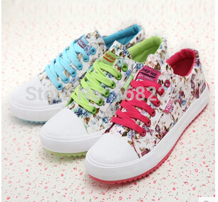 Free shipping Spring Floral canvas shoes to help low shoes Korean college students wind casual shoes