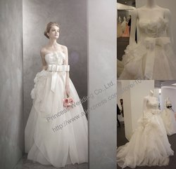 Trägerlose Brautkleiderappliques-Blumenhochzeits-Kleid-Bogen des Rüsche-Entwerfer-2012 am Taillen-Brautkleid