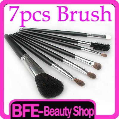 Professional Makeup Brush  on 7pcs Professional Makeup Brush Set Kit Cosmetic Brushes With Leather