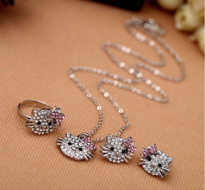 http://i01.i.aliimg.com/wsphoto/v0/612838405/Super-cute-full-crystal-hello-kitty-ring-earring-and-necklace-set-girls-jewelry-set-free-shipping.jpg