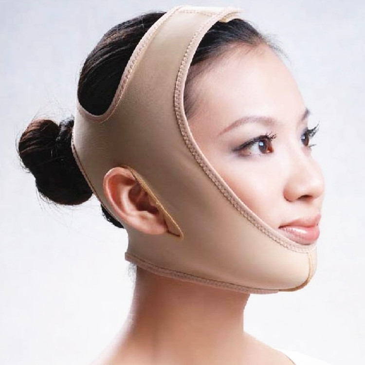 Die Maske für die Person aus dem Ton und der Weintraube