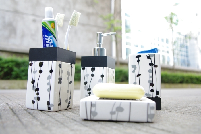 Five pieces ceramic bathroom set fashion bathroom supplies kit wedding gifts(China (Mainland))