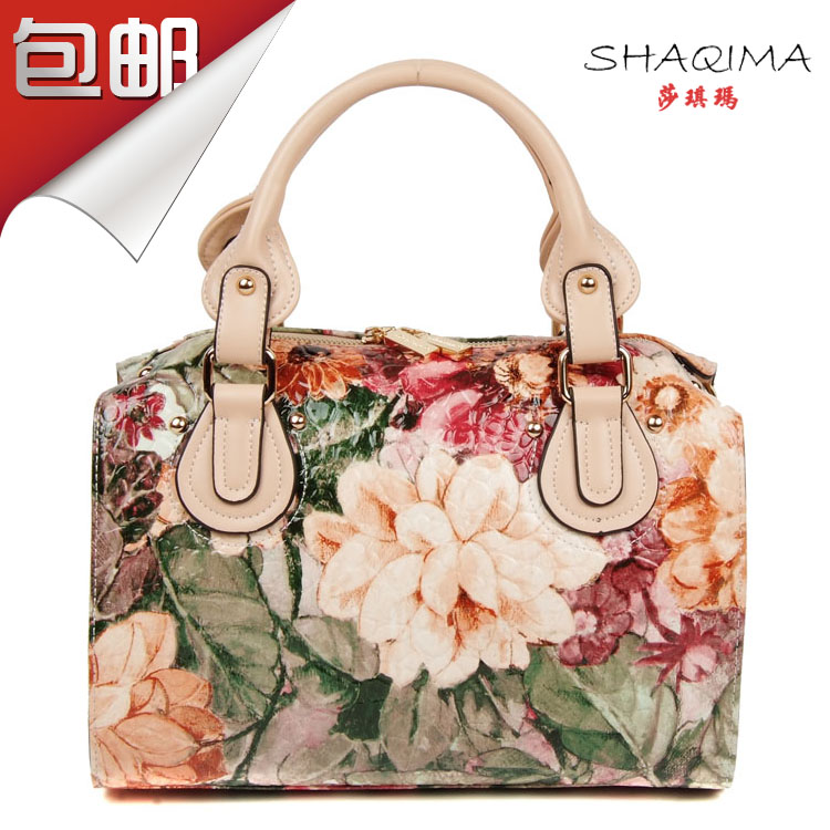 2013 free shipping fashion colored drawing patent leather handbag cross body Impression blossom style tote bags