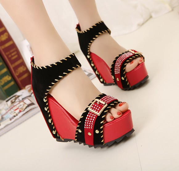 http://i01.i.aliimg.com/wsphoto/v0/858274145/Free-shipping-2013-new-platform-pumps-girls-fashion-wedges-sandals-for-women-shoes-woman-buckle-high.jpg