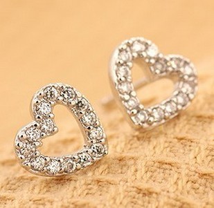 2014 Wholesale Fashion Love Heart Stud Earrings Female Earrings Silver color XY E130