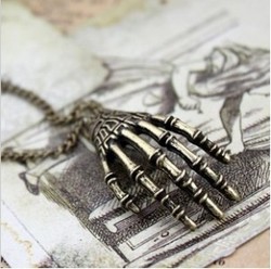 Min. Order is $10 ( Can Mix order )!Retro personality Hot the bone claws Female necklace pendant sweater chain(China (Mainland))