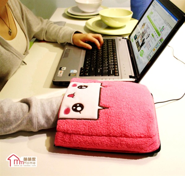 Lovely hand po thermal mouse pad usb warm feet treasure lumbar support small pillow set(China (Mainland))