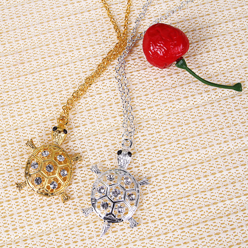 A-0408 2013 rhinestone cutout little turtle short design necklace(China (Mainland))