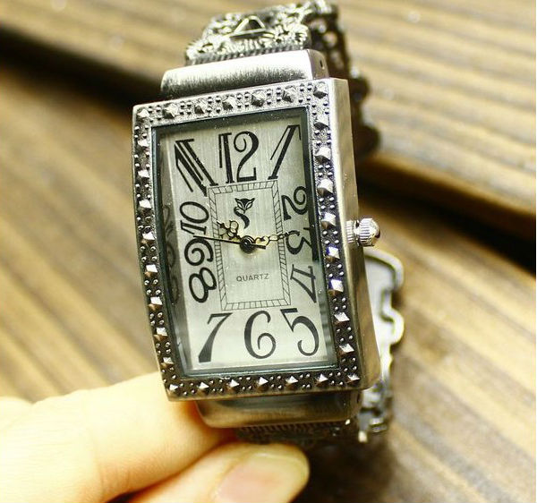 Retro Vintage Antique Hollow Autique Pattern Jewelry Style Ladies Womens Wrist Bangle Bracelet Watch Free Shipping