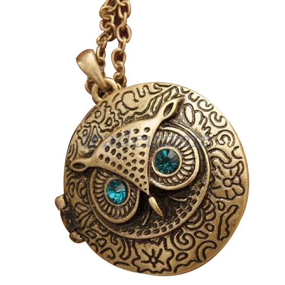 Free shipping Antique Bronze Blue Eye Owl Locket Retro Long Necklace Pendant