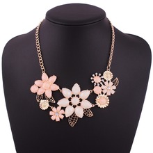 1646 Europe and the United States jewelry fashion crystal flowers short necklace 