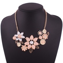 1646 Europe and the United States jewelry fashion crystal flowers short necklace 