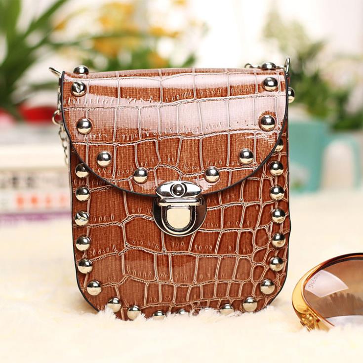 14cm 12 8cm 4cm The new bags of fashion chain rivet mini crocodile pattern Messenger bag