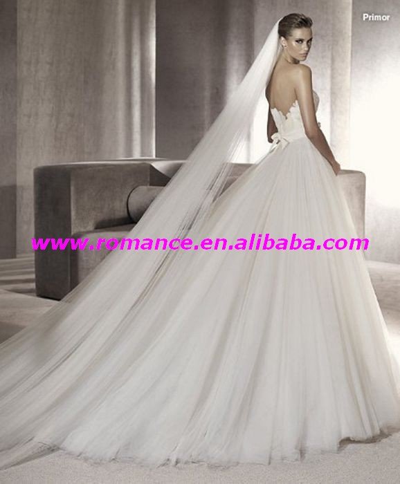 Free Shipping 2012 Collection Organza Strapless Feather Ball Gown Wedding