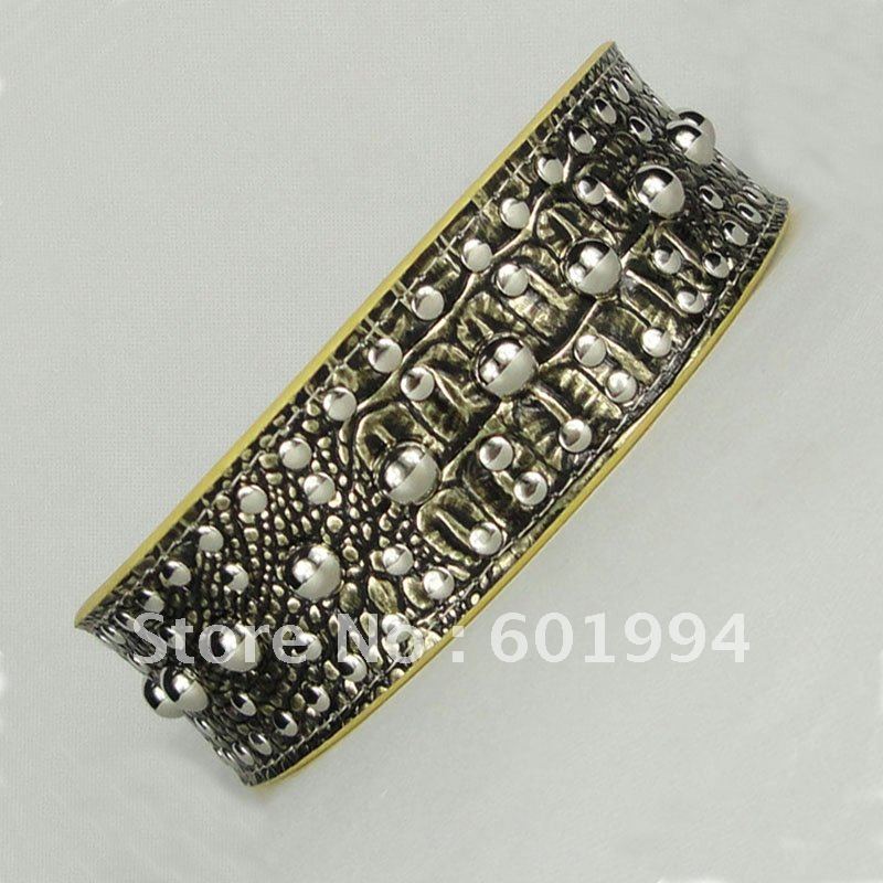 ... Inch-Wide-Studded-Leather-Dog-Collar-Wholesale-Size-XS-S-M-L-15.jpg