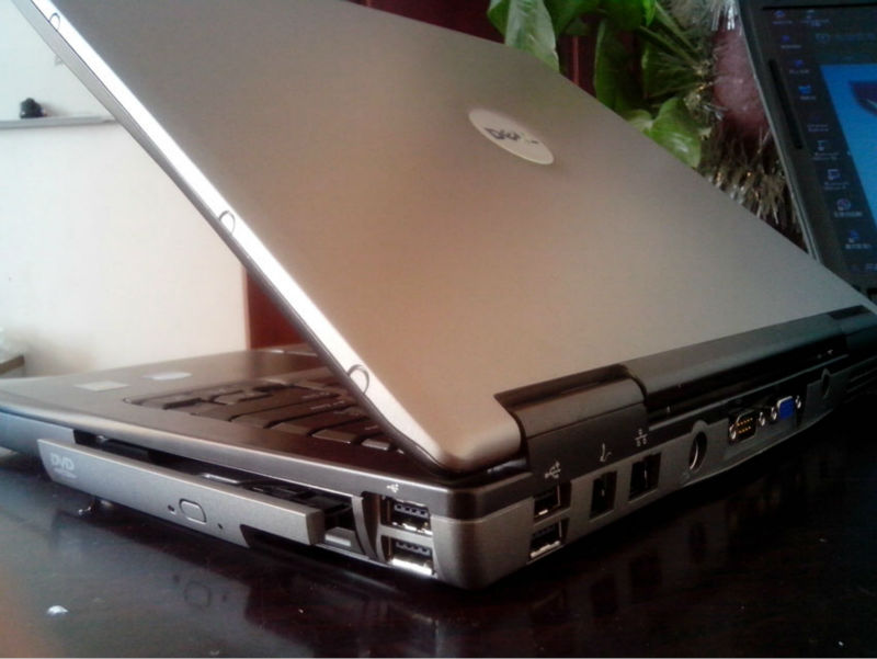 the second hand original brand laptop fromD e l l model D530 windows computer pc intel