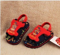 新しい到着の方法大きく赤い車の夏の男の子のサンダル浜のサンダルfreeshipping 4 sze 15cm 16cm 16.5cmの17cm涼しい子供のサンダル